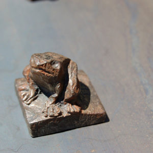 atelier, rouge, cerise, fer, forge, ferronnerie, art, metal, acier, sculpture, grenouille, taille, masse, sculpté, animal, petit